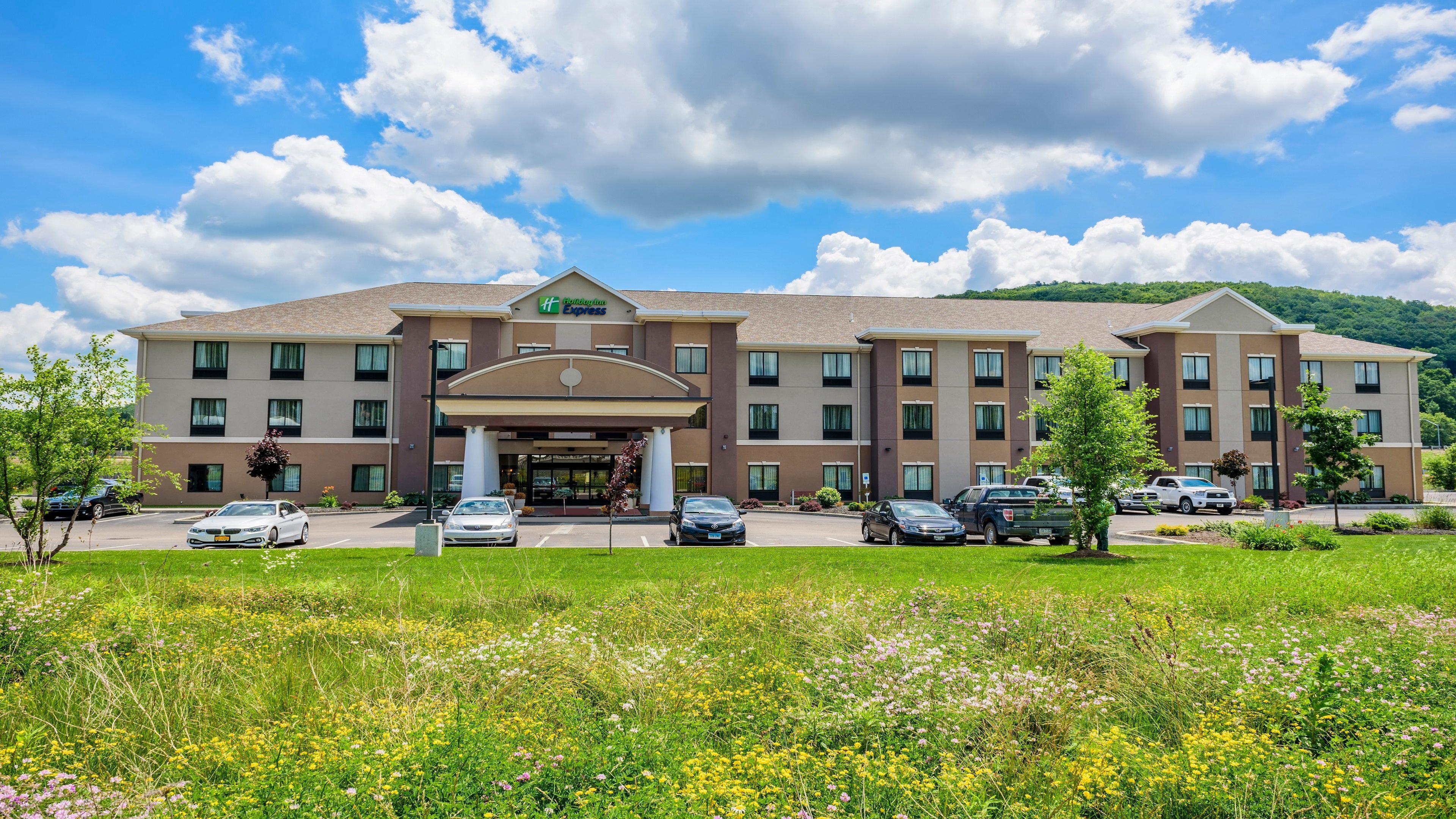 Holiday Inn Express And Suites - Bradford By Ihg Dış mekan fotoğraf